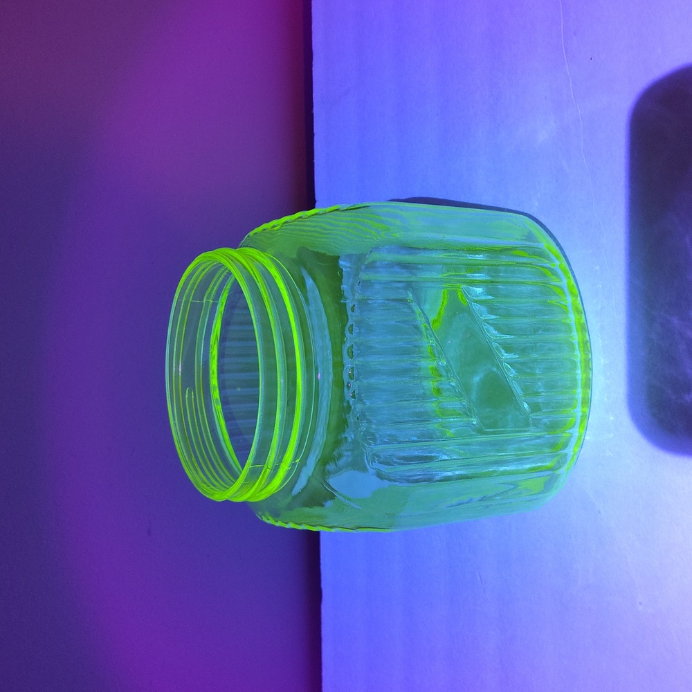 Vaseline Uranium Canister Jar - Picture 8 of 8